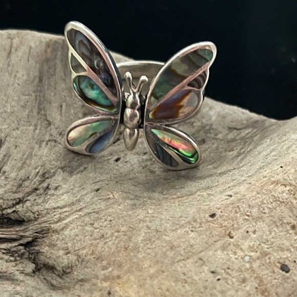 Sterling Silver Abalone Butterfly Ring with Articulated Wings - Picture 3 of 12